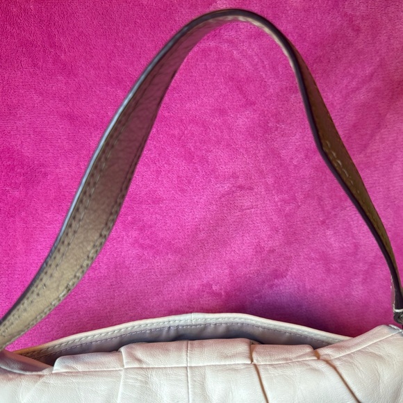 Coach Soho Y2K White Soho line Leather Buckle Flap Bag W oversized Coach Tag EUC - Picture 3 of 13